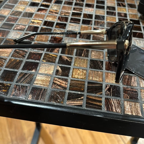 Flash sale🔥EUC Authentic Versace Sunglasses Black Rock Icons 58’ w/Gold Accents - Picture 6 of 10